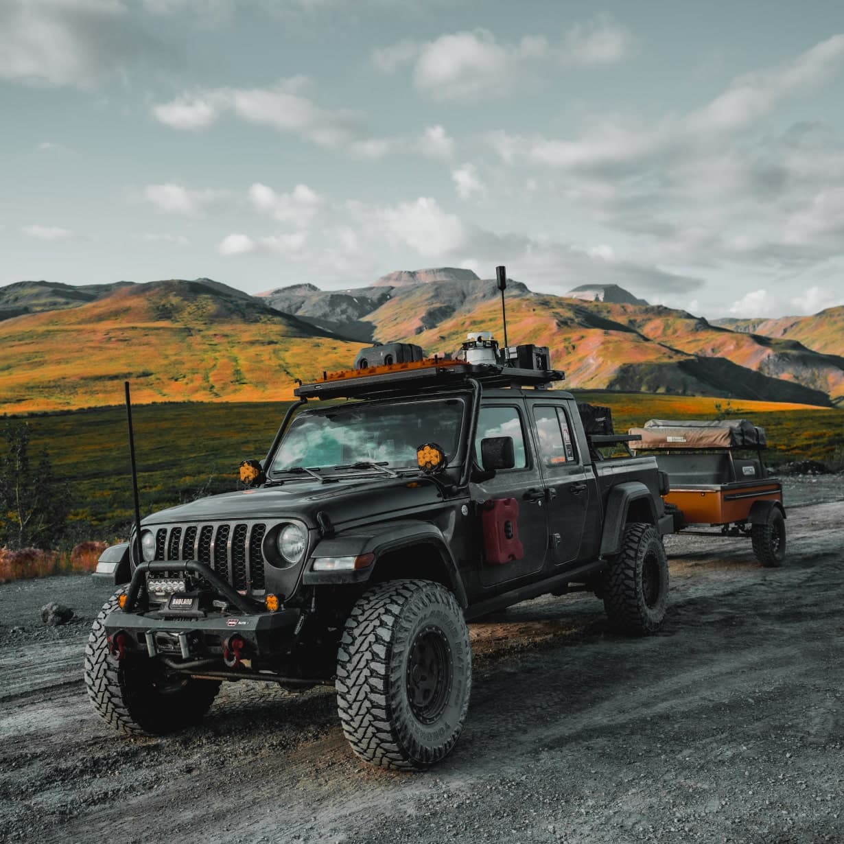 overland vehicle with antenna